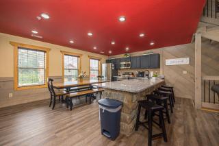 A Majestic Hilltop chalet - Gatlinburg - 1