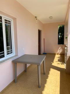 Lovely 2 bedroom rental unit with garden view city center - Saranda - 9