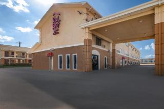 Red Roof Inn & Suites Denton - 0