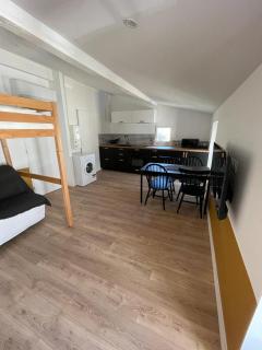 Studio refait à neuf avec cuisine équipée R2 - 1