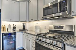 Tasteful Durham Townhome - 6 Mi to Downtown! - 1