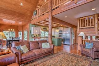 Duck Creek Village Chalet with Fire Pit and Decks - 6