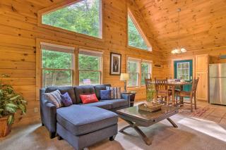 Moonshine Manor Cabin with Hot Tub, Near Lake Lure - Lake Lure - 7