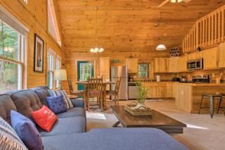 Moonshine Manor Cabin with Hot Tub, Near Lake Lure - Lake Lure - 6