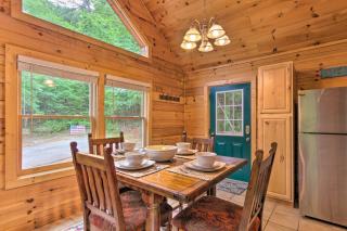 Moonshine Manor Cabin with Hot Tub, Near Lake Lure - Lake Lure - 5