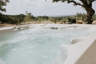 The Roost Farmhaus on 20 acres, hill country view, firepit, swimming hole - Spring Branch - 1