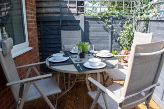 121 Studio - Central Studio Apartment, Terrace & Full Kitchen - Airport & Train Shuttle - Bishops Stortford - 7