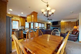 Exclusive Ski in, Ski out 2 Bedroom Vacation Rental with Hot Tubs and Heated Outdoor Pool in Lionshead Village - Vail - 7