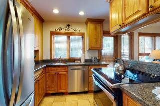 Exclusive Ski in, Ski out 2 Bedroom Vacation Rental with Hot Tubs and Heated Outdoor Pool in Lionshead Village - Vail - 6