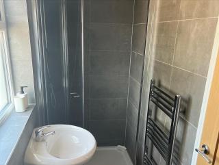 House - Sleeps 14 onsite parking & pets allowed - 1