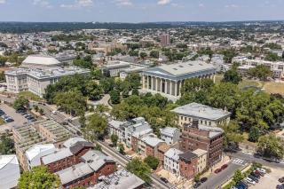 Trendy Fairmount Gem-5 star Location, Roof Deck, PARKING, GR8 for FAMILIES - 9