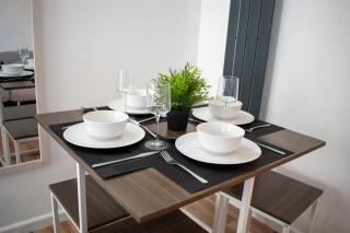 121 Studio - Central Studio Apartment, Terrace & Full Kitchen - Airport & Train Shuttle - 5