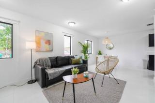 Brand New Duplex 3 BR 2,5 Bathrooms With Parking - Miami - 0