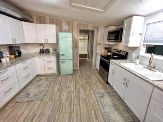 Charming Riverfront Home - Casa Topo @ SparrowBend - Lakehills - 1