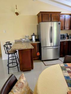 L&V Paradise Vacation Home with Pool and Gym - The Rock - 3