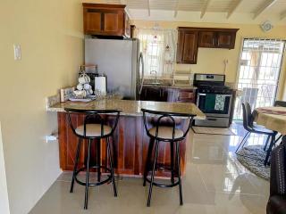 L&V Paradise Vacation Home with Pool and Gym - The Rock - 4