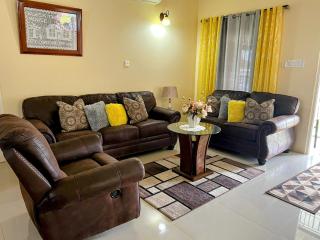 L&V Paradise Vacation Home with Pool and Gym - The Rock - 0