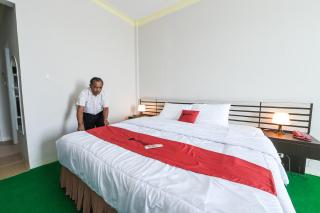 RedDoorz at Brother Homestay Kupang - Kupang - 4