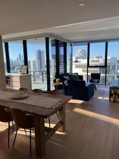 2 Bedroom Luxurious Family Apartment next to Pacific Fair - Broadbeach Gold Coast GC22 - 2