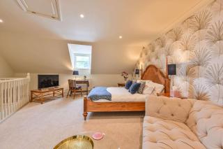Lisburne Place - Luxury Three Bedroom Town House - 3