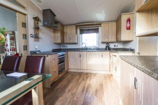 Beautiful, Pet Friendly Caravan By The Beach In Suffolk Ref 40126Nd - Lowestoft - 3