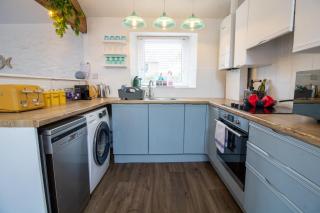 Cozy, Chic, Dairy Cottage near to Beach & Shops- Parking - 1