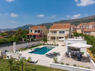 Villa Marisa with 51sqm pool, 5 bedrooms, gym - Kaštela - 1