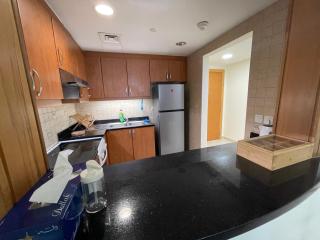 METRO Premium Location Spacious 2 Bedroom Apartment Right Next to the Metro - Dubai - 4