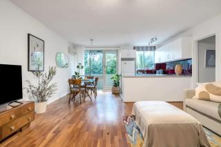 Bright 1 Bedroom Apartment in Lane Cove - Sydney - 2