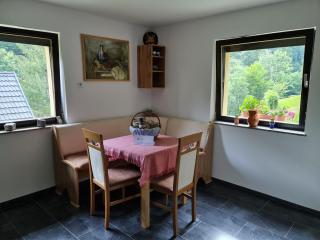 LINCA Hiška pod slapom - Podvelka - 2