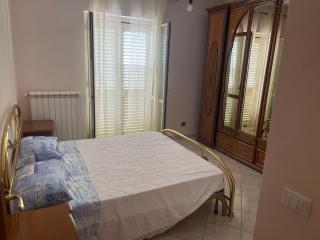 Confortevole e Luminoso Appartamento 100mq a Falerna con Vista sul Paese e sul Promontorio con Free WiFi Free Parking e Smart TV - 3