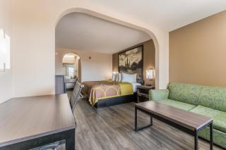 Super 8 by Wyndham Lake Charles Northeast - 1