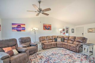 13 Mi to Lake Powell Mtn-View Home with Deck and BBQ - Big Water - 9