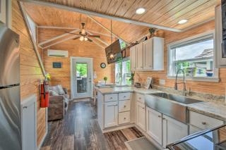Lakeside Tiny Home Retreat with Pool and Hot Tub - Morganton - 2