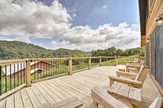 Luxe Log Cabin with Modern Finishes and Mtn Views - Maggie Valley - 9