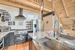 Luxe Log Cabin with Modern Finishes and Mtn Views - 5