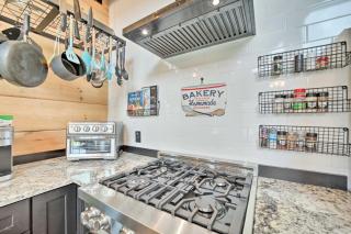 Luxe Log Cabin with Modern Finishes and Mtn Views - Maggie Valley - 4