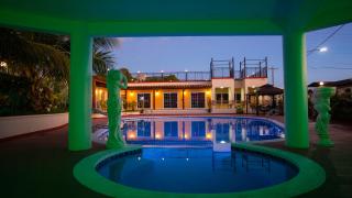 Beach Garden Hotel - 8