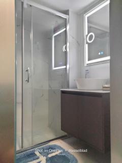 Modern-Lux Central 1 Bedroom Condo - Atene - 5