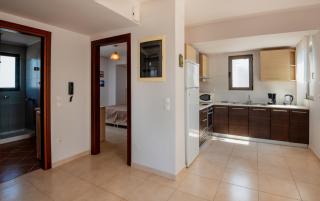 Blue Wave Villa - road view - 3