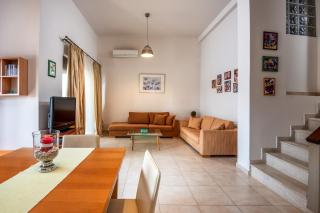 Blue Wave Villa - road view - 8