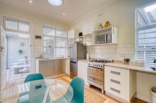 Hampton Collection - Stylish 3 Sleeper Apartment with Pool - 7