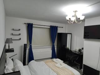 Cozzy Accommodation - Manchester - 4