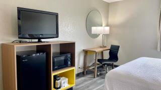 Days Inn by Wyndham Columbus IN - Columbus - 7