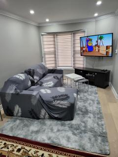 Classic & Luxury Private Detached Entire Home with Free WI-FI & T.V - Brampton - 6