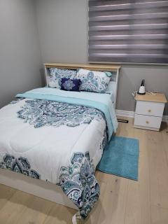 Classic & Luxury Private Detached Entire Home with Free WI-FI & T.V - 4