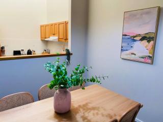 Family Favourite, Spacious 2 Bedroom Unit - 4