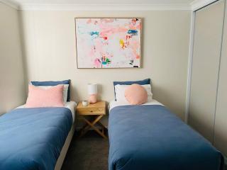 Family Favourite, Spacious 2 Bedroom Unit - Young - 7