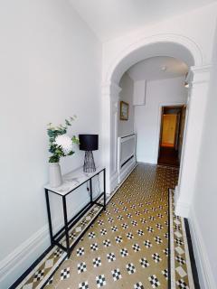 Stunning 8-Bed House with Sea & Beach Views - Great Yarmouth - 4