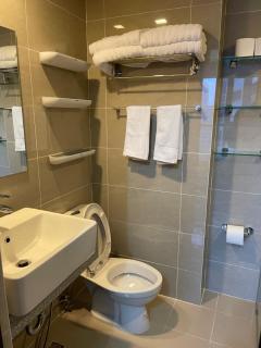 1 BR condo Uptown Parksuites BGC, high floor, morning sun - Manila - 3